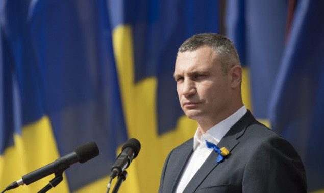 Виталий Кличко поднял флаг у Киевского городского совета (фото, видео)