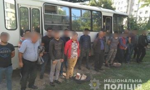 На рынке “Столичный” в Киеве полиция задержала 18 нелегальных мигрантов