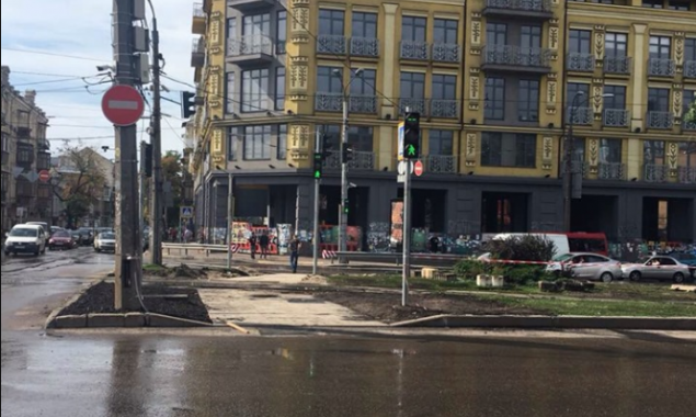На киевском Подоле появился новый регулируемый пешеходный переход (фото)