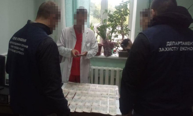 Врачей Национального института рака в Киеве подозревают в продаже бесплатных лекарств больным