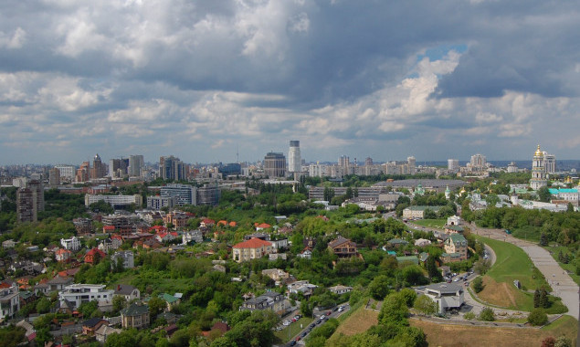 Прокуратура подозревает трех киевлян в незаконном завладении земельным участком в Печерском районе стоимостью в 38 млн гривен