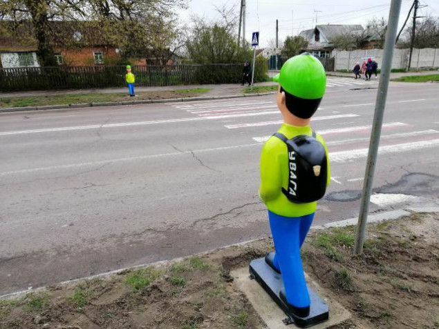 На Сырце возле пешеходных переходов установят 25 ростовых фигур школьников (адреса)
