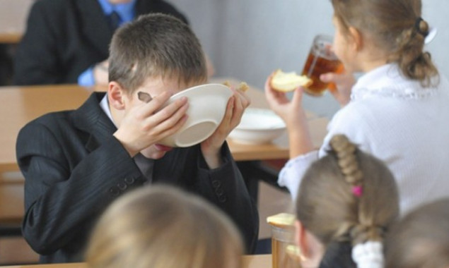 Скандальное “Понтем.Уа” до конца года будет кормить школьников в Днепровском районе Киева