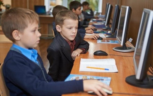 В КГГА собираются подключить к скоростному интернету 67 киевских школ (адреса)