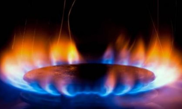 Почему газ горит красным пламенем на плите