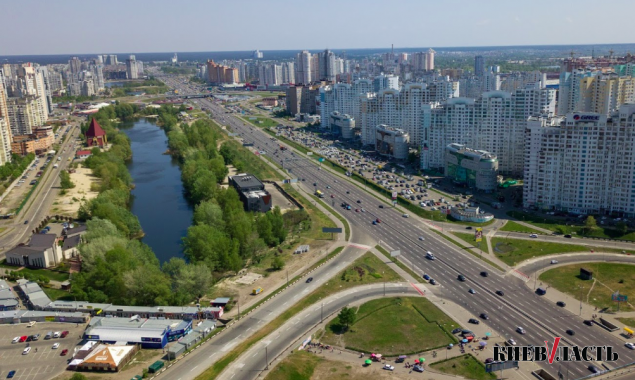 Киевляне обеспокоены прокладкой труб к озеру Серебряный Кол в Дарницком районе столицы