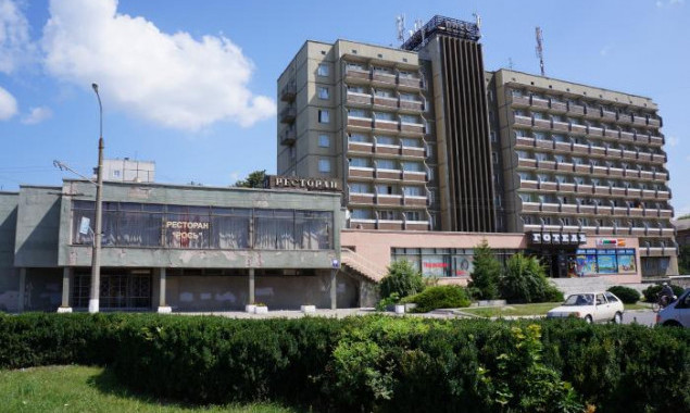 Депутаты Белоцерковского горсовета отказались от продажи отеля “Рось”, имущество которого под арестом (видео)