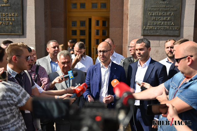Депутаты Киевсовета Гусовский, Сагайдак и Омельченко заявили, что Кличко намерен окончательно узурпировать власть на завтрашней сессии (фото, видео)