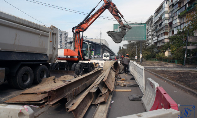 На Оболони в Киеве началась реконструкция канализационного коллектора (фото)