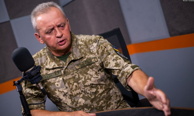 Зеленский уволил экс-главу Генштаба Муженко с военной службы