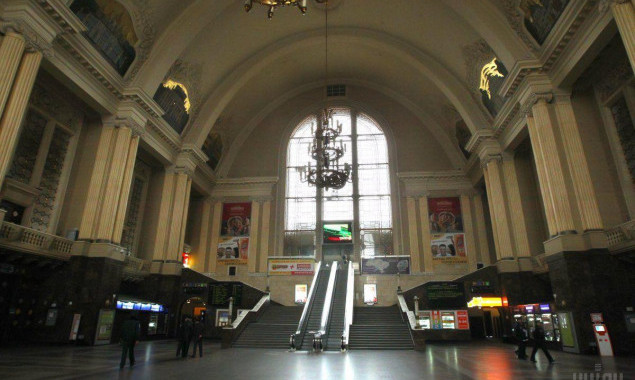 На Центральном вокзале в Киеве закрыли на профилактику эскалатор