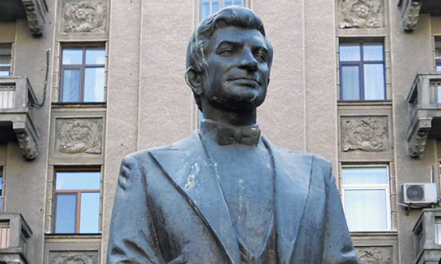Нардеп Пушкаренко просит Кличко благоустроить сквер и территорию возле памятника Соловьяненко