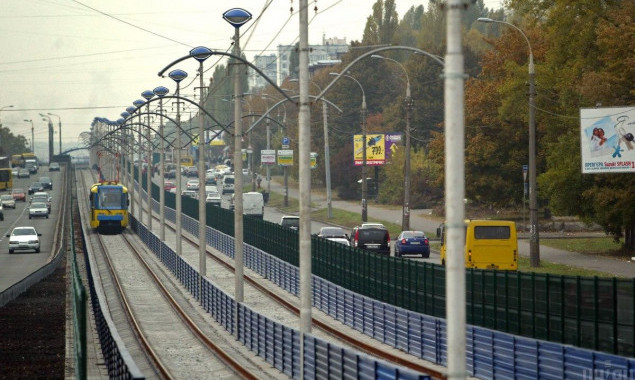 В Киеве за 4 млн гривен отремонтируют ограждение Борщаговской линии скоростного трамвая
