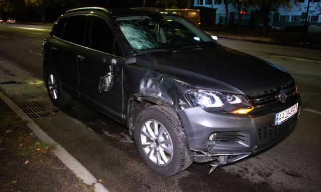 В центре Киева на пешеходном переходе автомобиль насмерть сбил пешехода (фото)