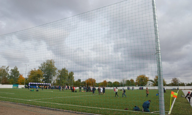 В Бориспольском горсовете заказали завершение капремонта футбольного поля гимназии “Перспектива”