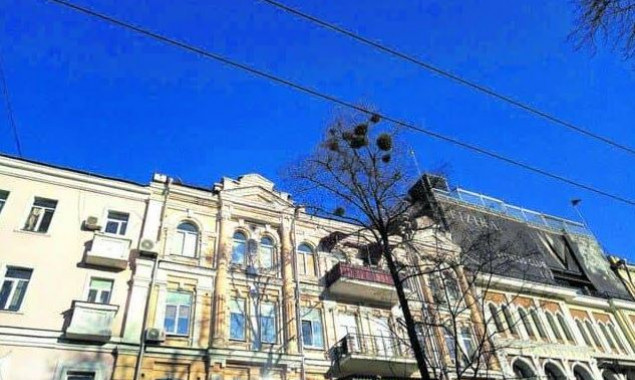 В КГГА наложили запрет на возведение надстройки в старинном здании в историческом центре Киева