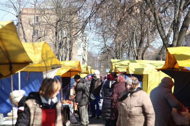 В Киеве планируют снести 50 палаток сезонной торговли (адреса)