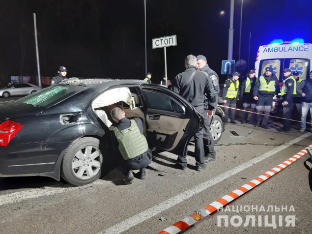 В Святошинском районе Киева мотоциклист подорвал “Мерседес”, в результате чего погиб водитель (фото, видео)