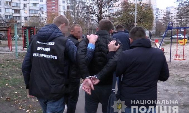 Полиция обнаружила нарколабораторию в квартире на проспекте Шухевича в Киеве (фото, видео)