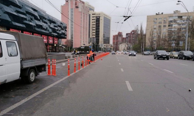 Установленные на “Лыбидской” в Киеве делиниаторы не мешают водителям нарушать правила дорожного движения