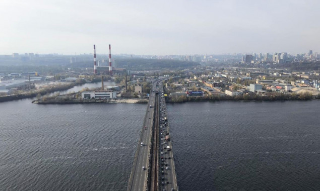 На Южном мосту в Киеве дорожники завершили работы по замене 27-ми из 46 деформационных швов