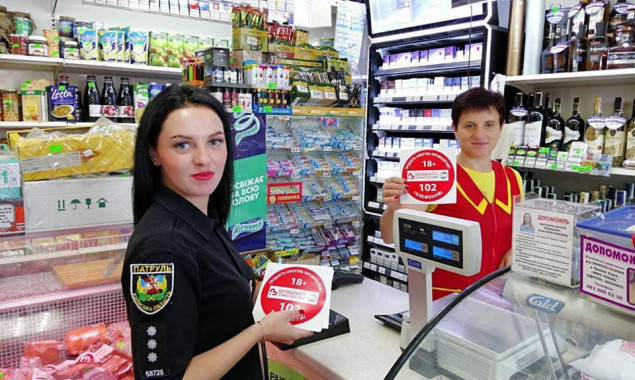 С начала 2019 года на Киевщине аннулировали 50 лицензий за продажу алкоголя и сигарет подросткам 