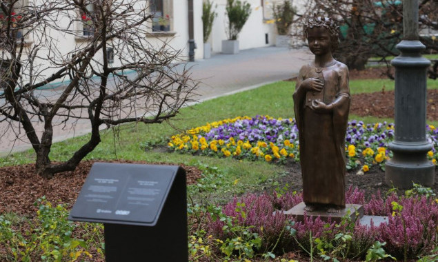 В Кракове установили переданный Киевом в 2018 году памятник Анне Киевской (фото)