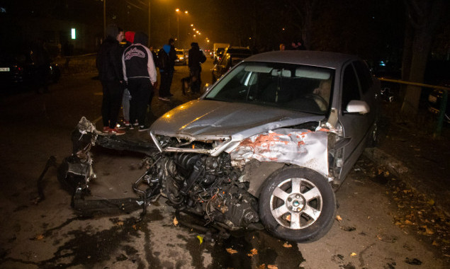 На столичной Борщаговке неадекватный водитель устроил аварию с участием 9 автомобилей (фото, видео)