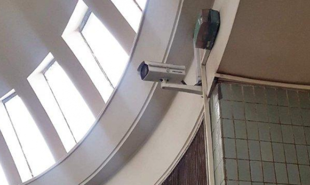 Офис омбудсмена проверяет законность размещения камер видеонаблюдения в метро Киева