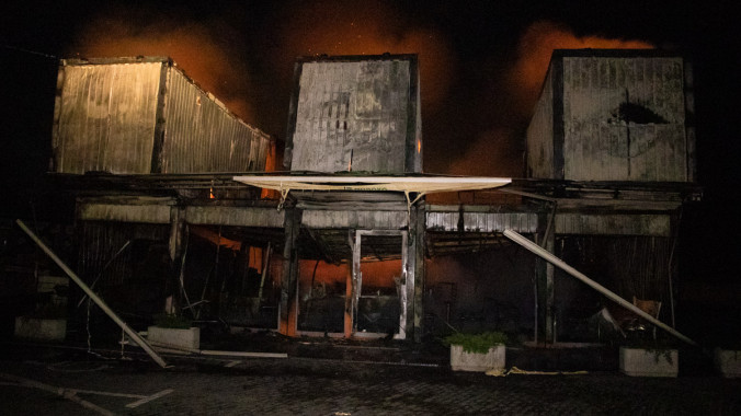 Ночью в трех районах Киева произошли поджоги магазинов одной из торговых сетей (фото, видео)