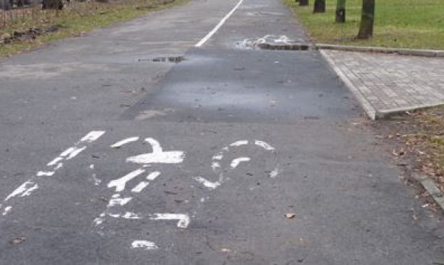 В КГГА попросили у столичных велосипедистов помощи в сборе данных о поврежденных участках велосети