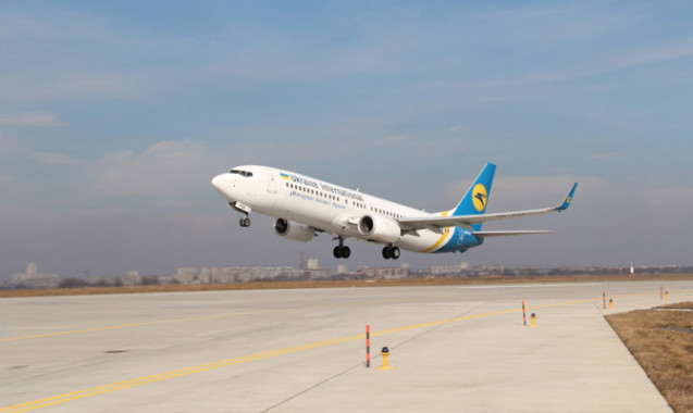 Украинская авиакомпания вдвое сократила рейсы на маршруте Киев - Запорожье