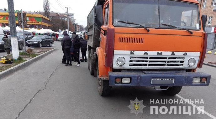 В центре Василькова пожилая женщина погибла под колесами грузовика