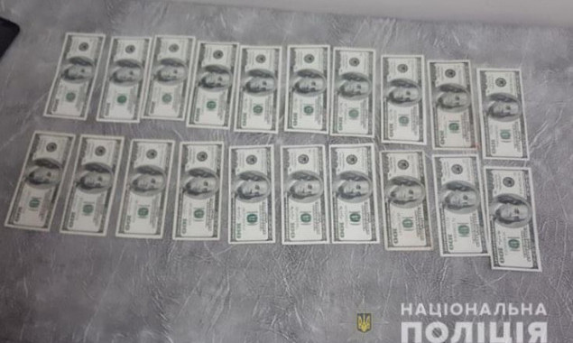 В Киеве врача-онколога уличили во взятке 2 тыс. долларов (фото)