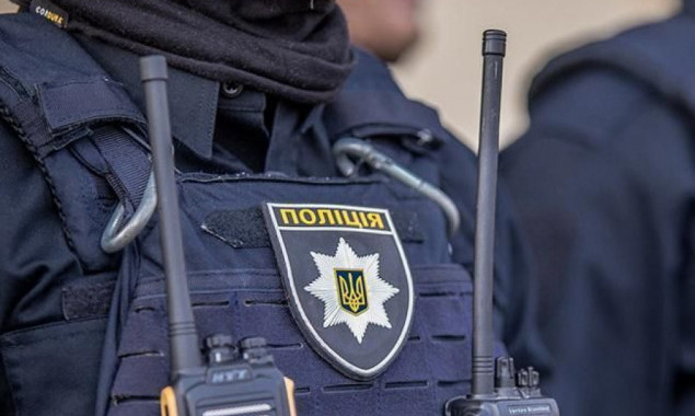 В результате потасовки неизвестных с полицией в центре Киева пострадали 4 правоохранителя, задержано 8 человек (видео)