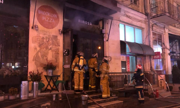На столичной Бессарабке произошел пожар в ресторане (фото)
