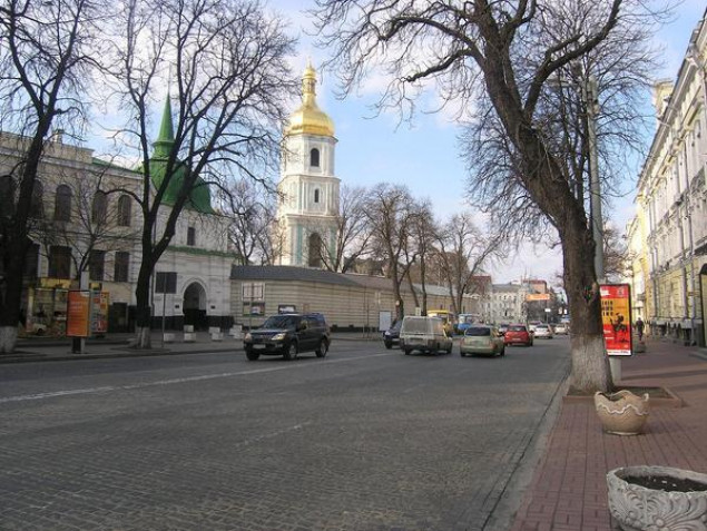 Движение транспорта по Владимирскому спуску и улице Владимирской перекроют вечером 19 декабря