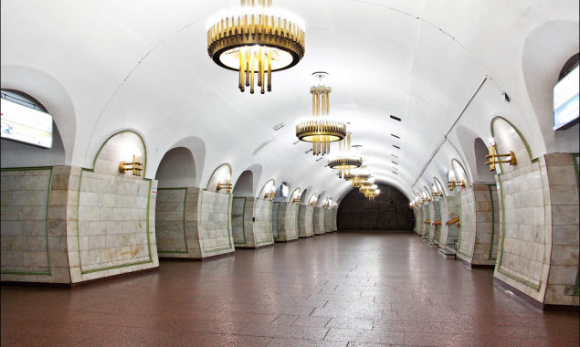 Станцию метро “Площадь Льва Толстого” в Киеве закрывали из-за сообщения о минировании