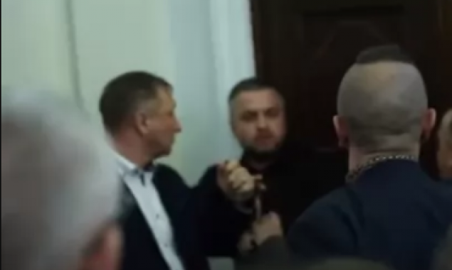 Депутаты устроили потасовку после заседания аграрного комитета ВР (видео)