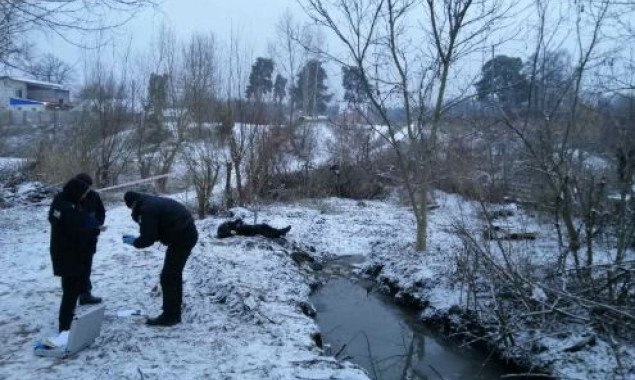 Из канализационного канала в Боярке спасатели извлекли тело мужчины