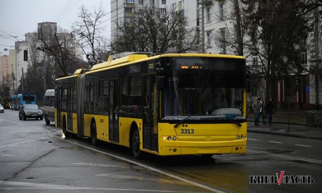 В ночь на 17 января изменят работу два столичных трамвайных и два троллейбусных маршрута