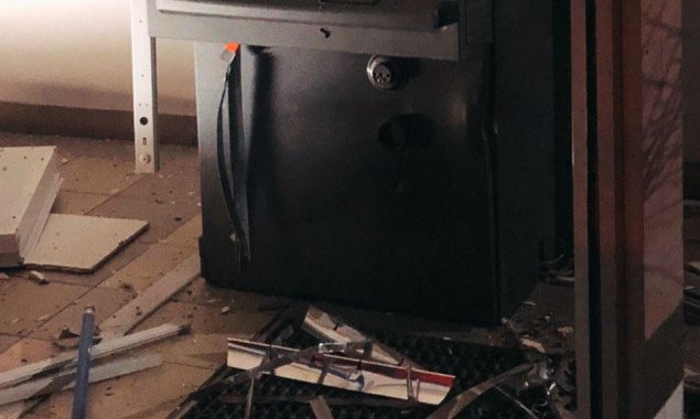 В Киеве ночью произошел взрыв в отделении банка (фото, видео)