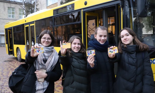 Пилотный проект по использованию электронных ученических билетов стартовал в Киеве