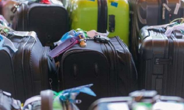“Укрзализныця” в пилотном режиме запустила услугу доставки чемоданов для пассажиров