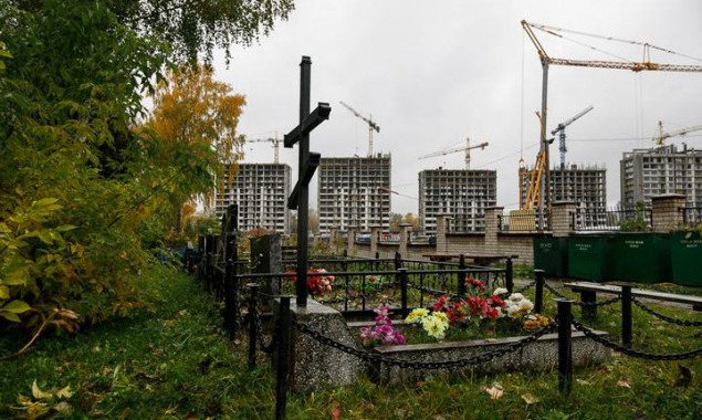 В ДПТ Дарницкого района один из планируемых к строительству жилых домов расположили в опасной близости к кладбищу
