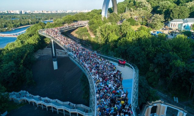 Кличко похвастался, что на строительстве скандального пешеходного моста Киев сэкономил более 100 млн гривен