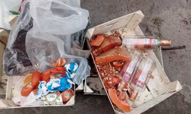 После ярмарки на Оболони в Киеве остались кучи мусора, - соцсети (фото)