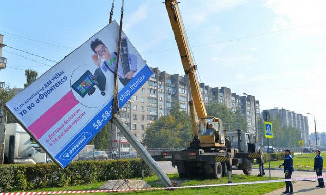 В Подольском районе Киева нужно демонтировать три рекламных щита, - Петровец