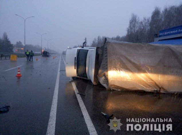 На Киевщине требование полицейского об остановке обернулось ДТП с 7 пострадавшими (фото)