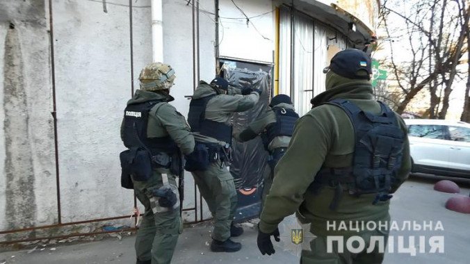 Полицейские пресекли деятельность игорного заведения в Голосеевском районе Киева (фото, видео)